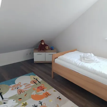 Lejlighed Moderne Fuer Familien Im Dachgeschoss *