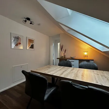 Moderne Fuer Familien Im Dachgeschoss Apartment